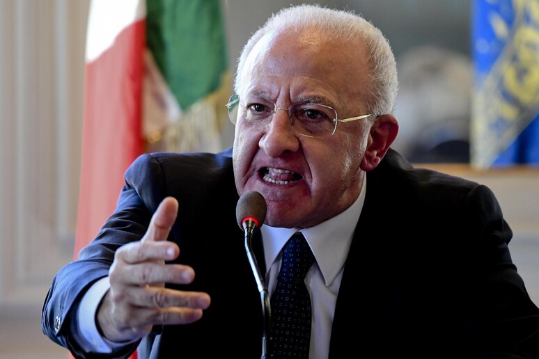 Vincenzo De Luca limite mandati