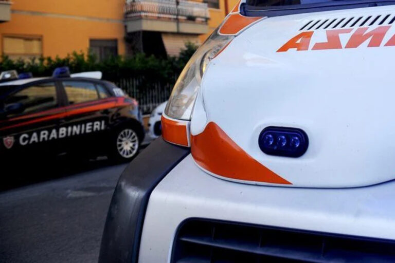 Carabinieri e ambulanza fuori abitazione a Trentola-Ducenta