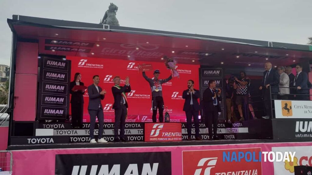 Giro d’Italia 2025 Groves festeggia a Napoli