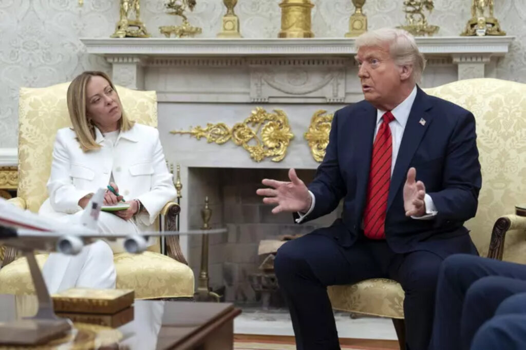 Donald Trump e Giorgia Meloni durante un colloquio