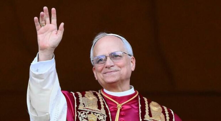 Papa Leone XIV durante l’intervista inedita prima del conclave