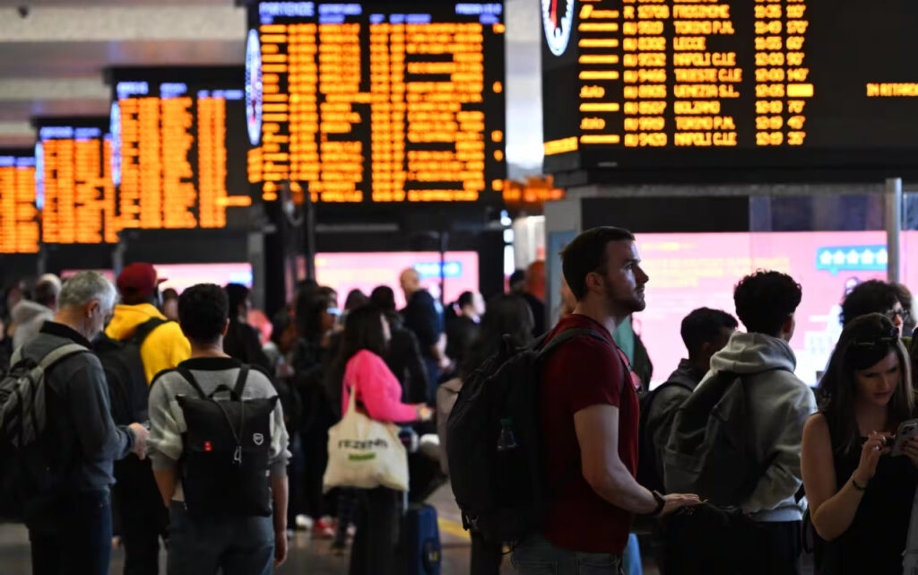 Tabellone partenze treni con cancellazioni