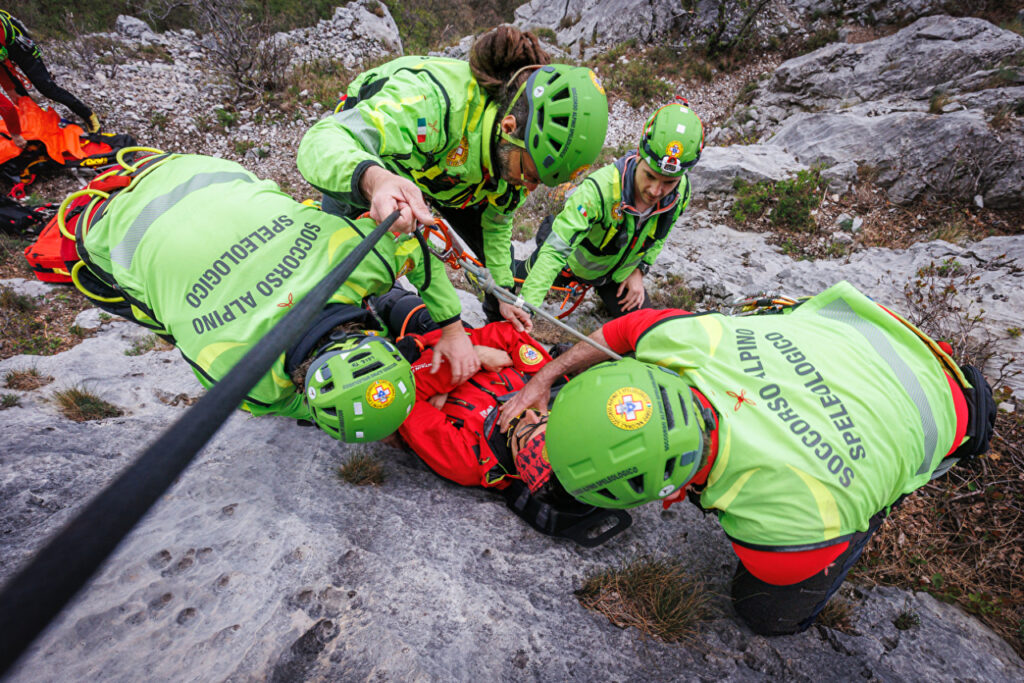 Intervento del soccorso alpino sul monte Accellica: morto escursionista