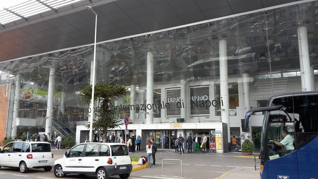 aeroporto di Napoli chiuso
