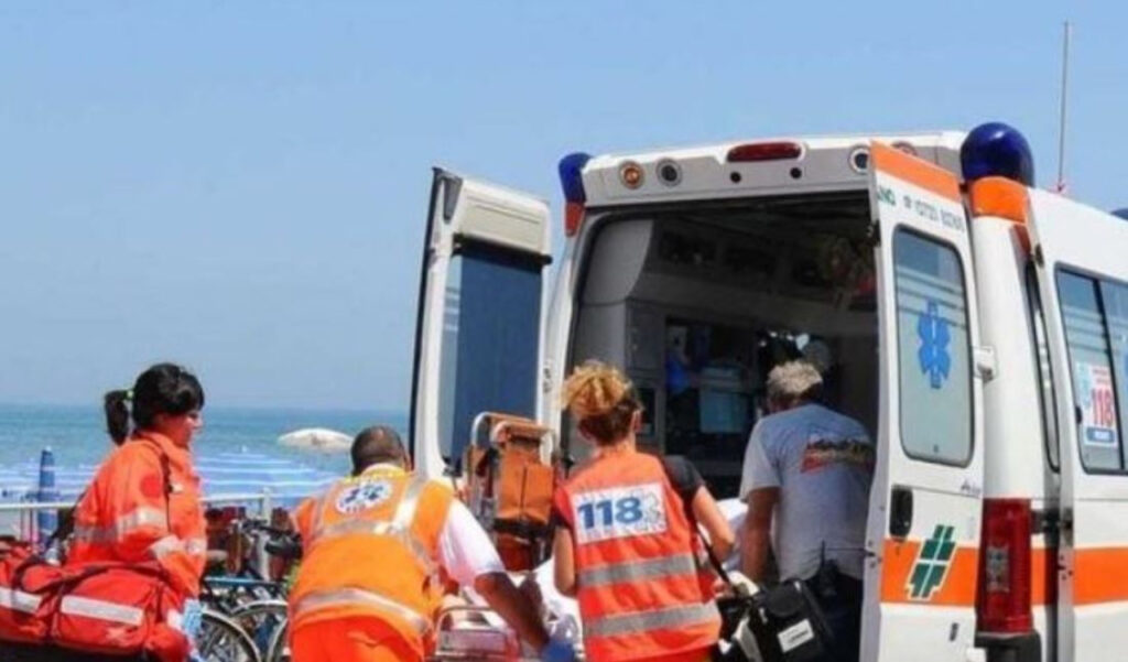 Cervia, donna travolta e uccisa da una ruspa in spiaggia