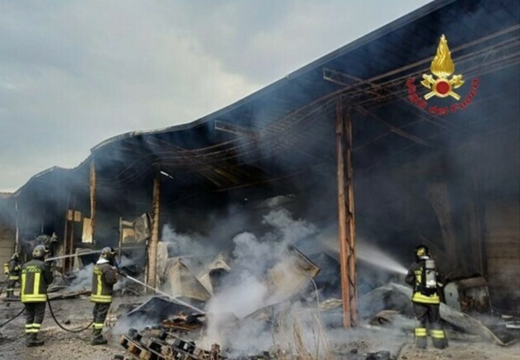 incendio ex caseificio Caserta diossina