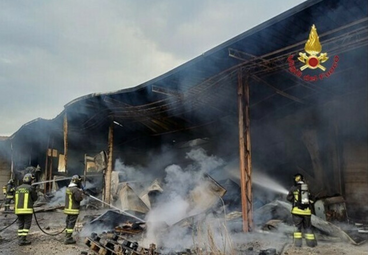 incendio ex caseificio Caserta diossina