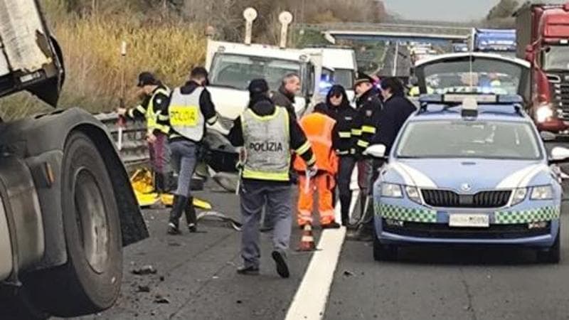 uomo travolto e ucciso da un tir