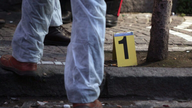 Afragola uomo ucciso colpi pistola corso Italia