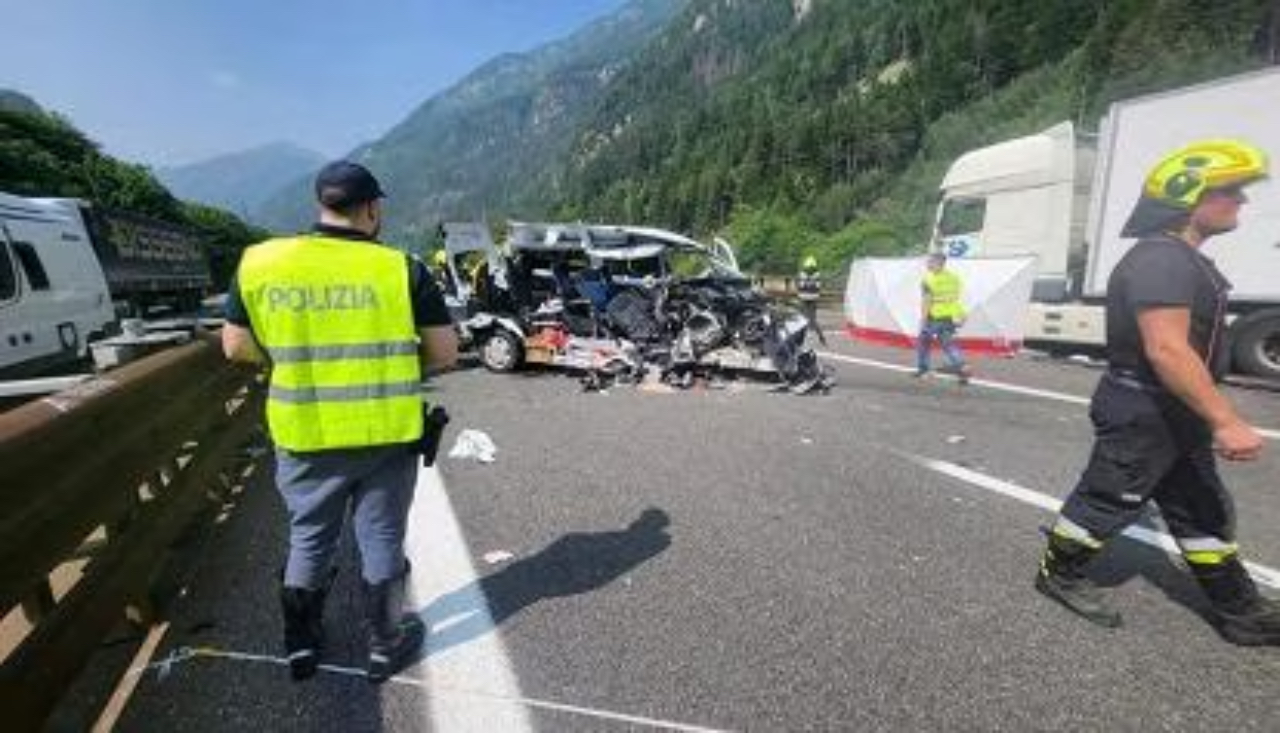 Incidente A22 ambulanza contro tir
