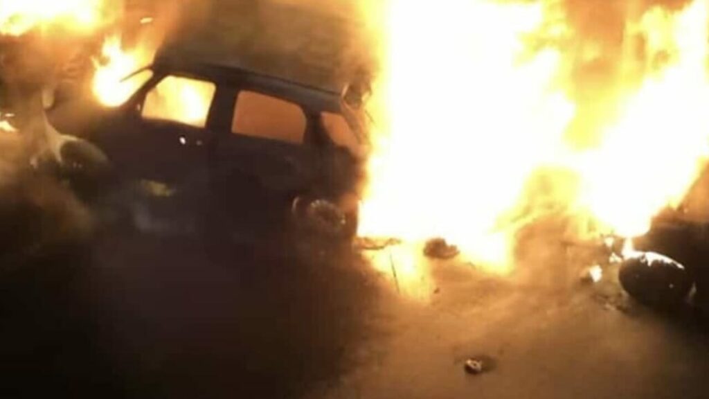 Auto a fuoco a Sesto San Giovanni a Milano, morto pompiere