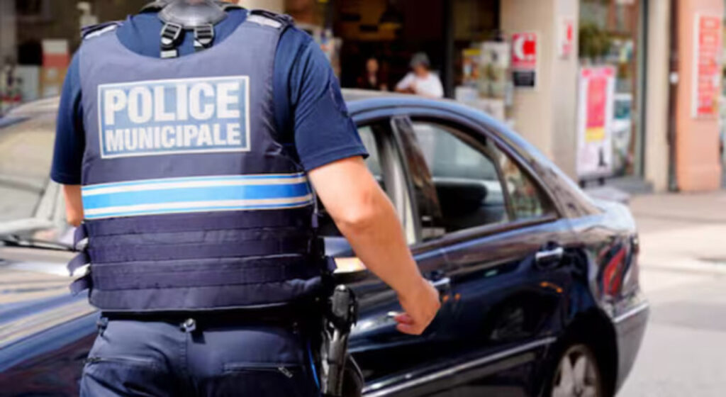 Parigi studente accoletalla e uccide bidella