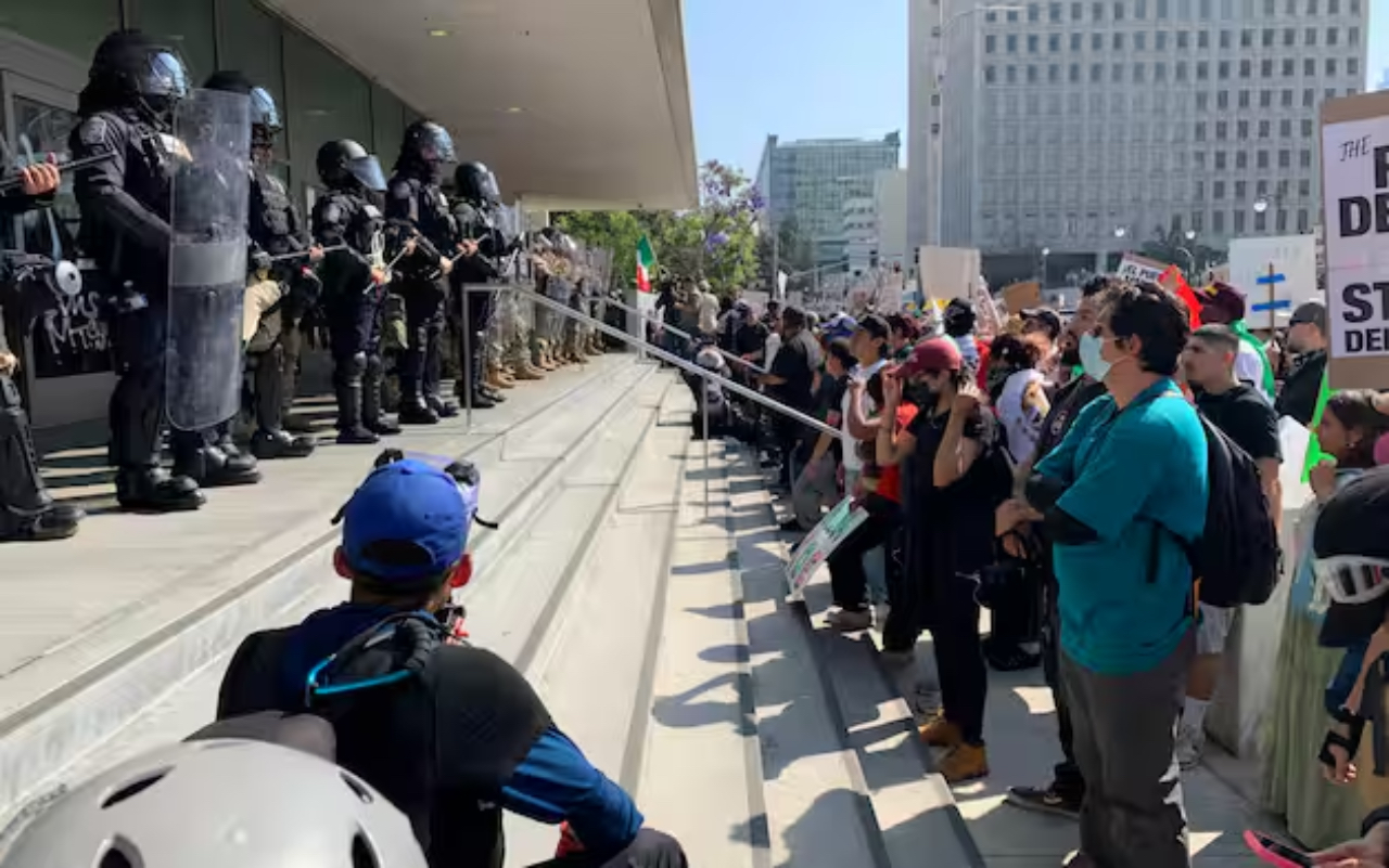 Marines schierati a Los Angeles durante le proteste
