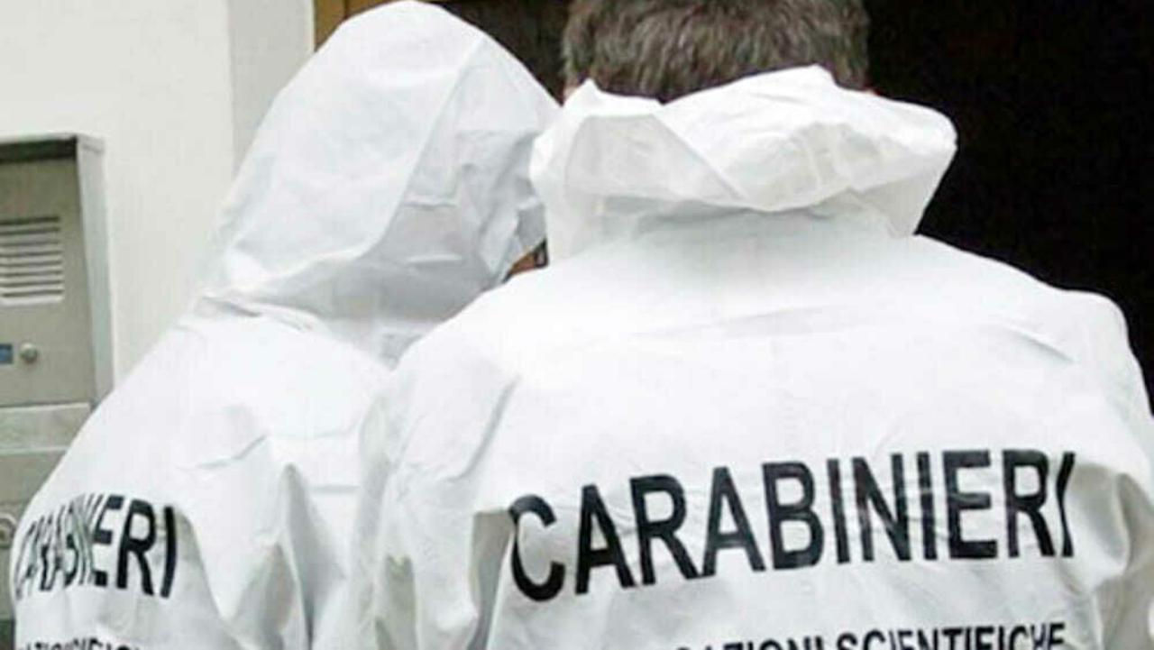 Ragazzo filippino precipita dal quinto piano a Salerno: tragedia nel cuore della città