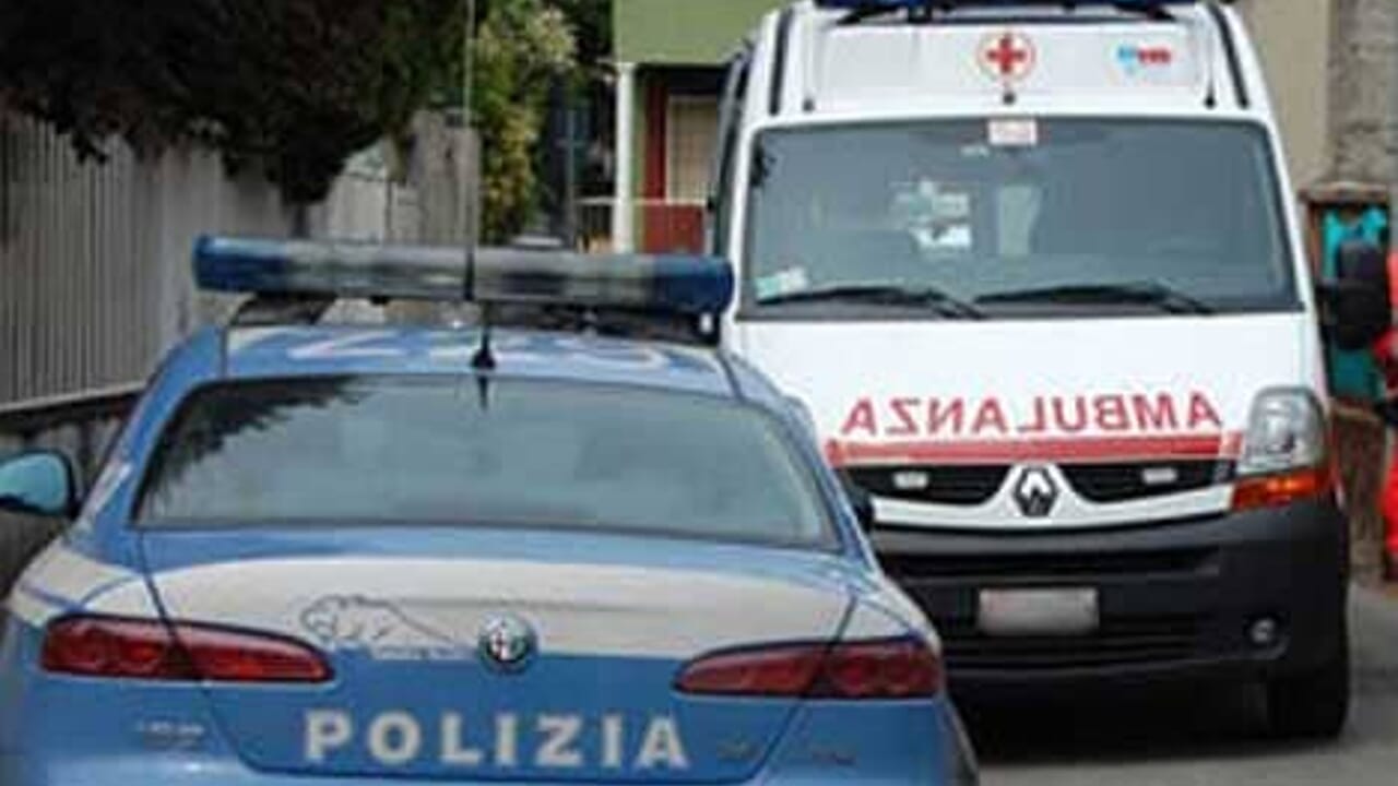 Cava de’ Tirreni accoltella moglie e tenta suicidio