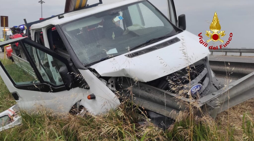 Furgone contro guardrail san Donà di Piave: Massimiliano Burato muore a 40 anni