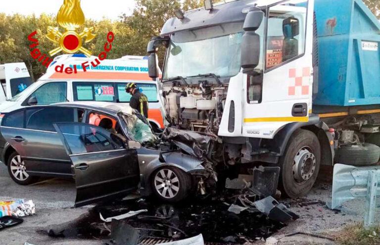 Incidente mortale sull’asse mediano, scontro tra auto e camion a Frattamaggiore