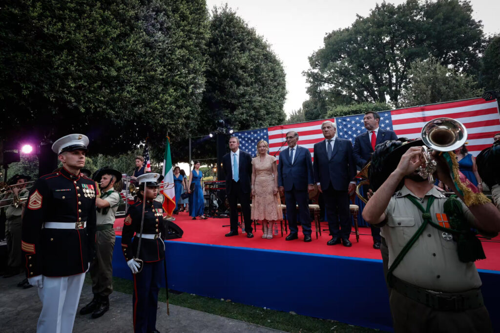 L'ambasciatore Usa in Italia Tilman Joseph Fertitta, la premier Meloni, Ignazio La Russa e il ministro degli Esteri Tajani a Villa Taverna (Ansa)