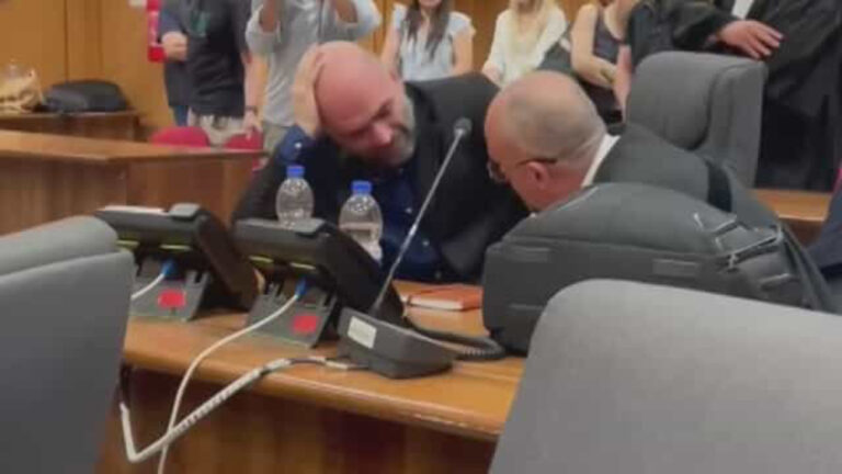 Roberto Saviano in lacrime