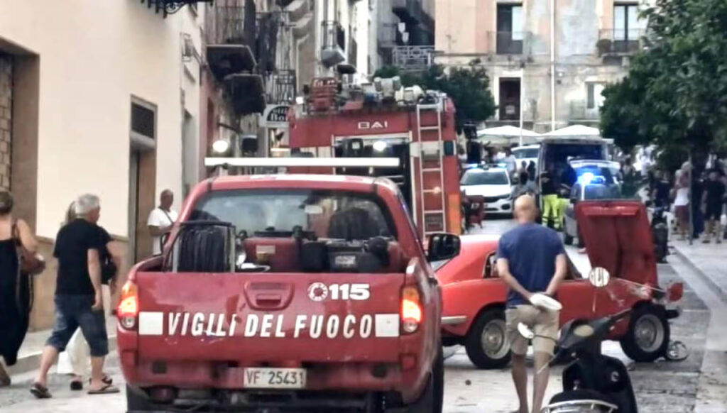 Sciacca, investe con l'auto una famiglia di turisti