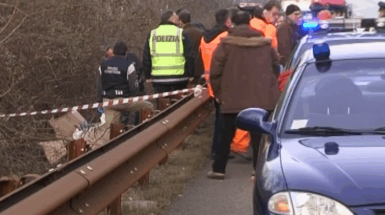 Cadavere decapitato A22