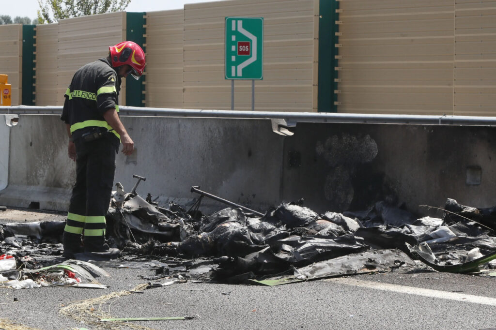 Sergio Ravaglia e Anna Maria De Stefano sono morti nell’esplosione di un ultraleggero precipitato in autostrada