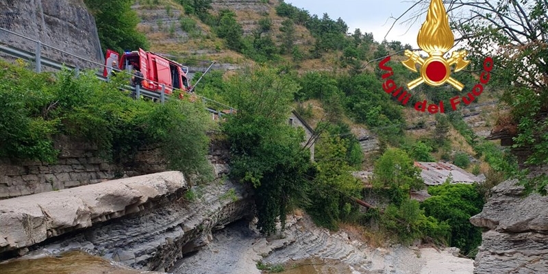 Tragedia al fiume Lamone, muore a 25 anni dopo un tuffo inutili i soccorsi