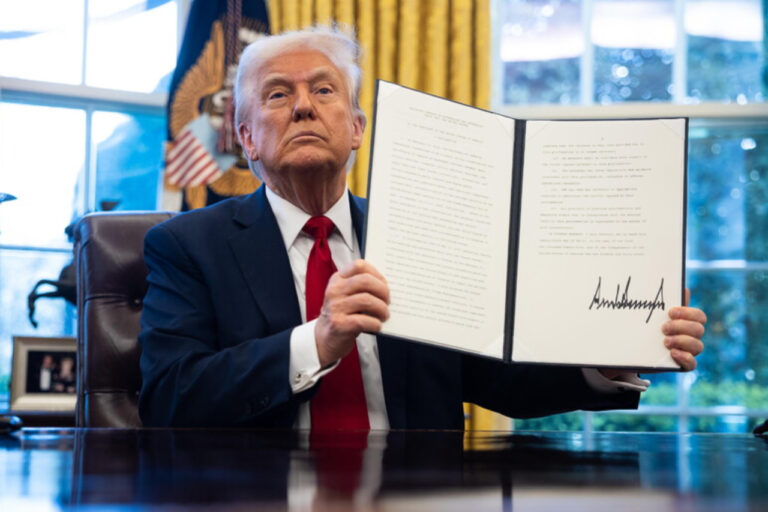 Trump annuncia dazi al Canada