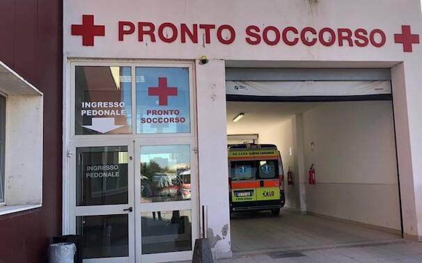 uomo morto pronto soccorso Battipaglia