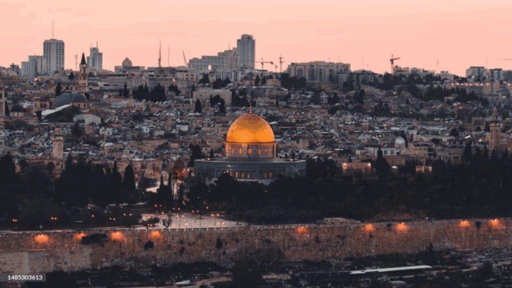 Panorama di Gerusalemme al tramonto con la Cupola della Roccia nella Città Vecchia.