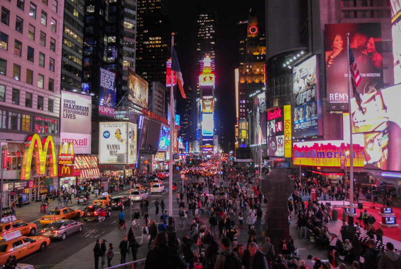 Times Square New York con luci e maxischermi