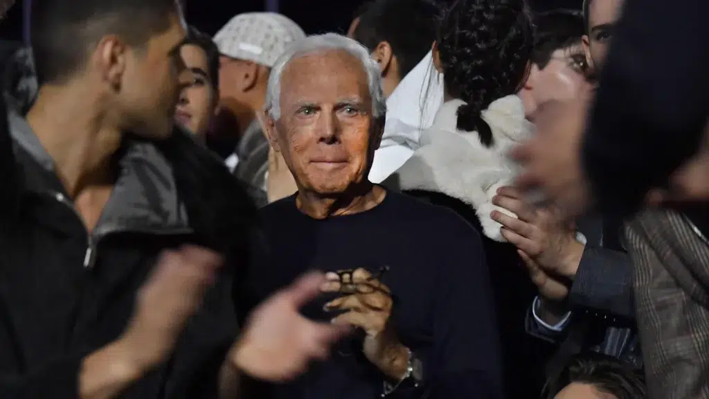 Milano in coda per ultimo saluto Giorgio Armani