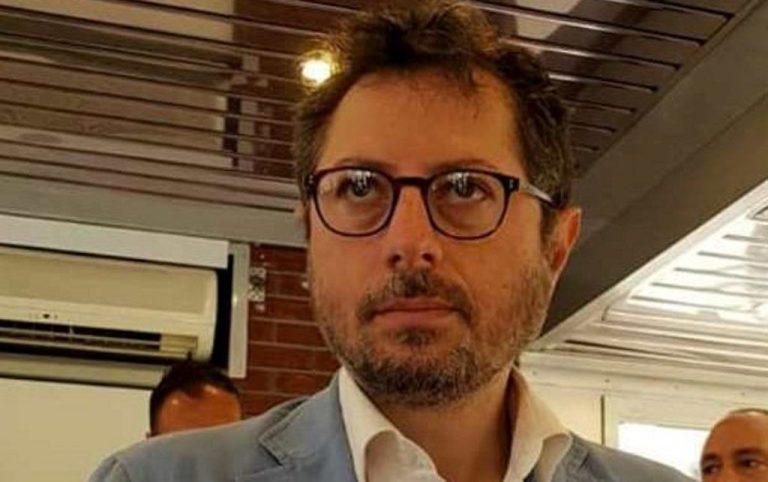 Francesco Emilio Borrelli aggredito